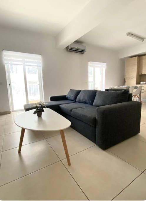 Apartment Unique 2 Bedroom In St Julians San Ġiljan
